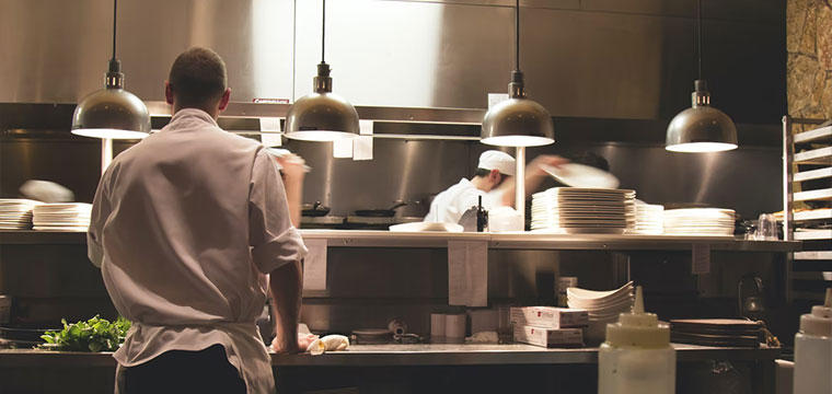 How a Skilled Kitchen Porter Can Boost Efficiency in Your Restaurant